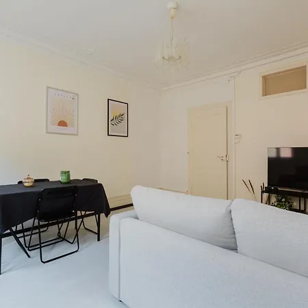 Cathedral Living דירה *